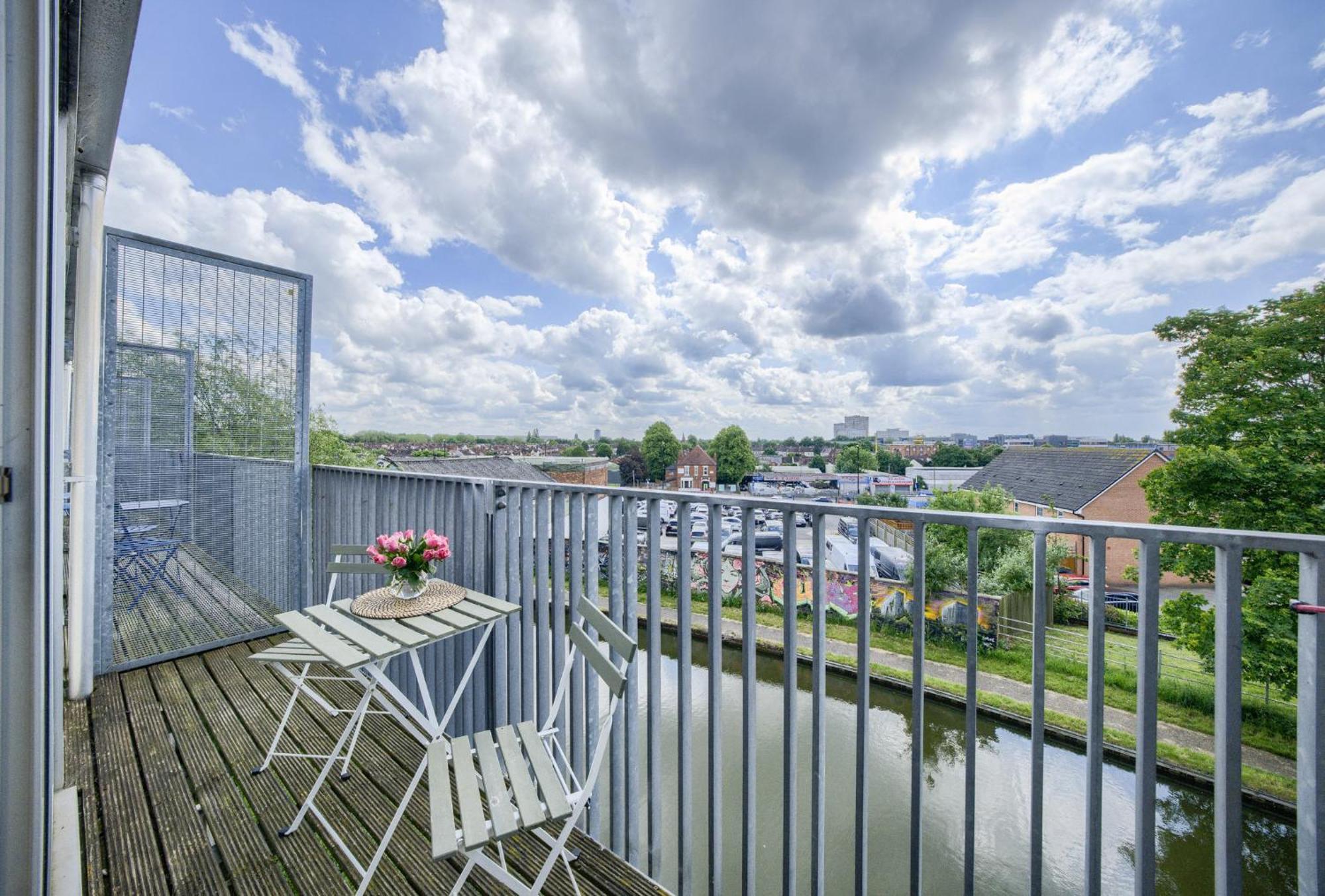 Coventry Large 4-Bed Townhouse By Empower Homes Εξωτερικό φωτογραφία