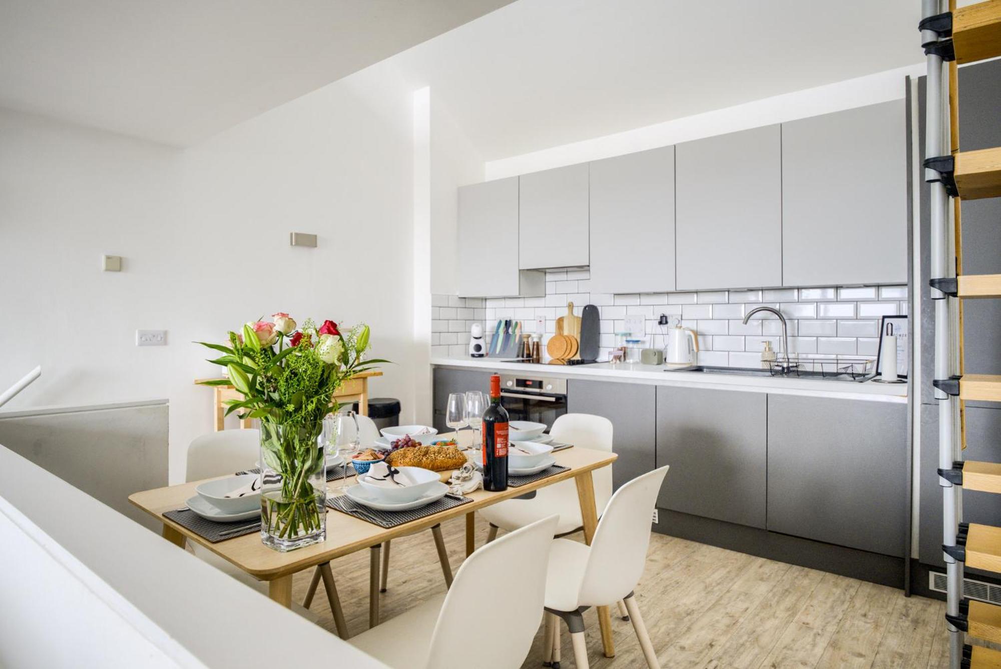 Coventry Large 4-Bed Townhouse By Empower Homes Εξωτερικό φωτογραφία